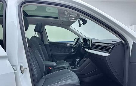 Volkswagen Tiguan II, 2023 год, 2 550 000 рублей, 10 фотография