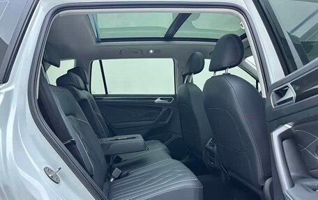 Volkswagen Tiguan II, 2023 год, 2 550 000 рублей, 6 фотография