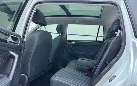 Volkswagen Tiguan II, 2023 год, 2 550 000 рублей, 21 фотография