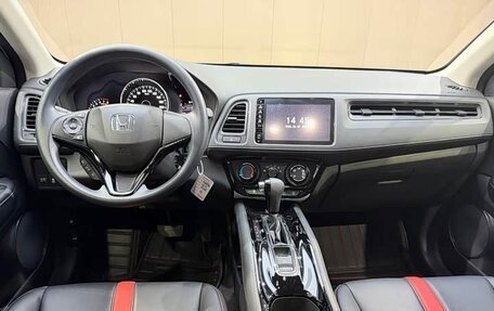 Honda Vezel, 2022 год, 1 650 000 рублей, 2 фотография
