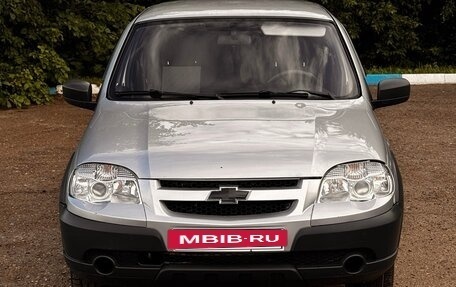 Chevrolet Niva I рестайлинг, 2015 год, 595 000 рублей, 2 фотография