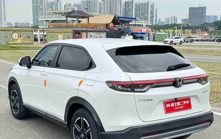 Honda Vezel, 2022 год, 1 650 000 рублей, 3 фотография