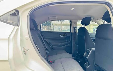 Honda Vezel, 2022 год, 1 650 000 рублей, 16 фотография