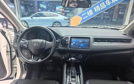 Honda Vezel, 2022 год, 1 590 000 рублей, 2 фотография