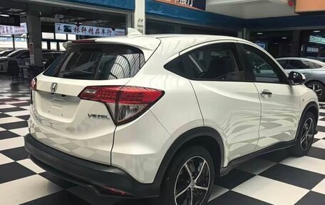 Honda Vezel, 2022 год, 1 590 000 рублей, 3 фотография