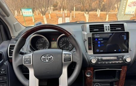 Toyota Land Cruiser Prado 150 рестайлинг 2, 2015 год, 3 580 000 рублей, 10 фотография