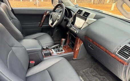 Toyota Land Cruiser Prado 150 рестайлинг 2, 2015 год, 3 580 000 рублей, 12 фотография
