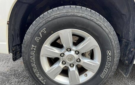 Toyota Land Cruiser Prado 150 рестайлинг 2, 2015 год, 3 580 000 рублей, 9 фотография