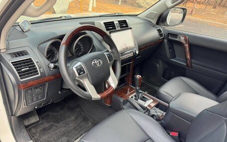 Toyota Land Cruiser Prado 150 рестайлинг 2, 2015 год, 3 580 000 рублей, 13 фотография