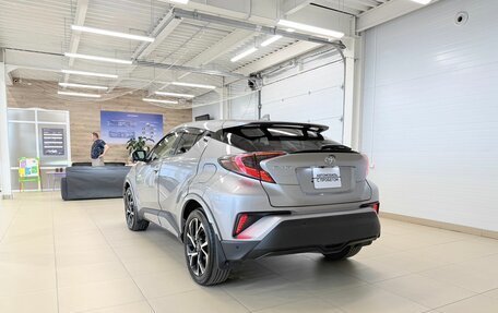 Toyota C-HR I рестайлинг, 2017 год, 1 899 000 рублей, 4 фотография