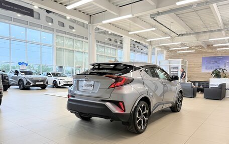 Toyota C-HR I рестайлинг, 2017 год, 1 899 000 рублей, 6 фотография
