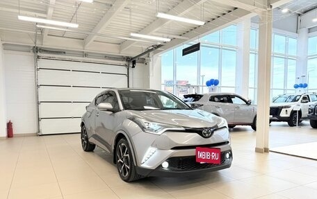 Toyota C-HR I рестайлинг, 2017 год, 1 899 000 рублей, 8 фотография