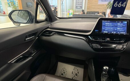 Toyota C-HR I рестайлинг, 2017 год, 1 899 000 рублей, 14 фотография