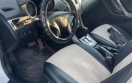 Hyundai Elantra V, 2013 год, 950 000 рублей, 2 фотография