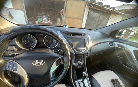Hyundai Elantra V, 2013 год, 950 000 рублей, 3 фотография