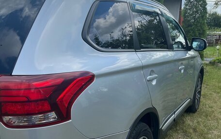 Mitsubishi Outlander III рестайлинг 3, 2015 год, 1 650 000 рублей, 11 фотография