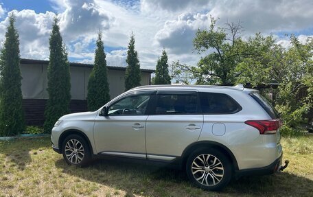 Mitsubishi Outlander III рестайлинг 3, 2015 год, 1 650 000 рублей, 7 фотография