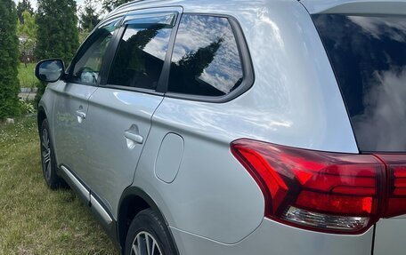 Mitsubishi Outlander III рестайлинг 3, 2015 год, 1 650 000 рублей, 12 фотография