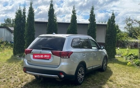 Mitsubishi Outlander III рестайлинг 3, 2015 год, 1 650 000 рублей, 4 фотография