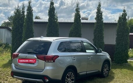 Mitsubishi Outlander III рестайлинг 3, 2015 год, 1 650 000 рублей, 3 фотография