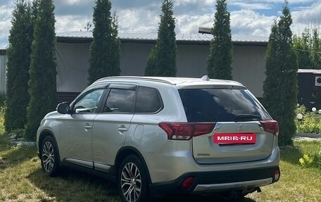 Mitsubishi Outlander III рестайлинг 3, 2015 год, 1 650 000 рублей, 2 фотография