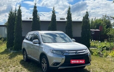 Mitsubishi Outlander III рестайлинг 3, 2015 год, 1 650 000 рублей, 9 фотография