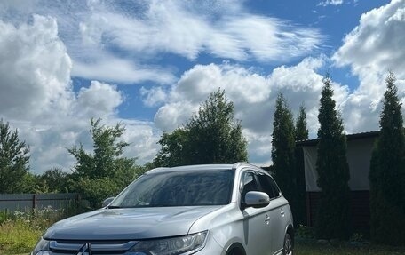 Mitsubishi Outlander III рестайлинг 3, 2015 год, 1 650 000 рублей, 6 фотография