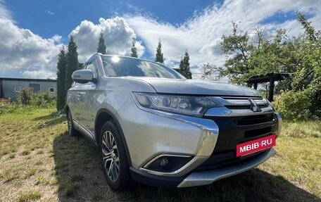 Mitsubishi Outlander III рестайлинг 3, 2015 год, 1 650 000 рублей, 8 фотография