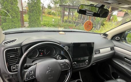 Mitsubishi Outlander III рестайлинг 3, 2015 год, 1 650 000 рублей, 24 фотография