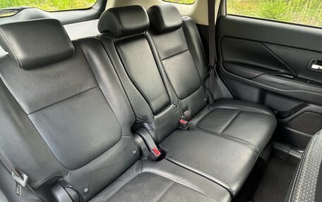 Mitsubishi Outlander III рестайлинг 3, 2015 год, 1 650 000 рублей, 25 фотография