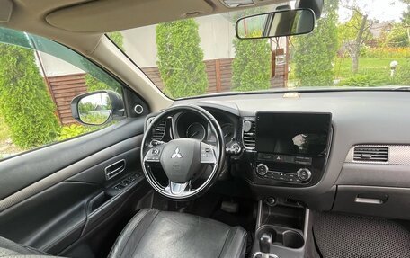 Mitsubishi Outlander III рестайлинг 3, 2015 год, 1 650 000 рублей, 27 фотография