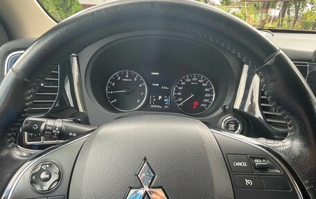 Mitsubishi Outlander III рестайлинг 3, 2015 год, 1 650 000 рублей, 31 фотография