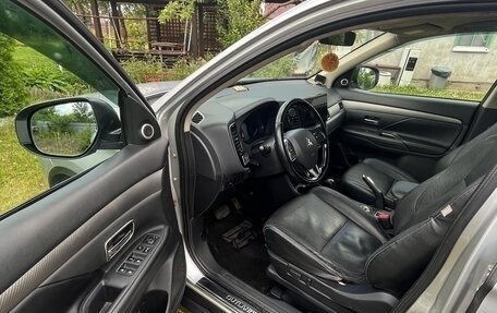 Mitsubishi Outlander III рестайлинг 3, 2015 год, 1 650 000 рублей, 20 фотография
