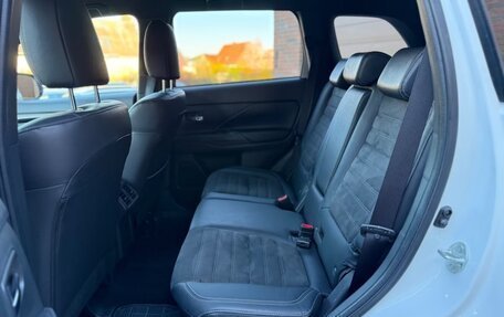 Mitsubishi Outlander III рестайлинг 3, 2022 год, 1 520 666 рублей, 8 фотография