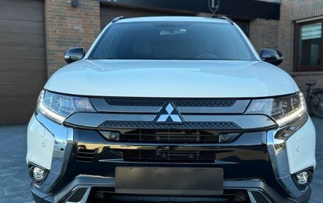 Mitsubishi Outlander III рестайлинг 3, 2022 год, 1 520 666 рублей, 2 фотография