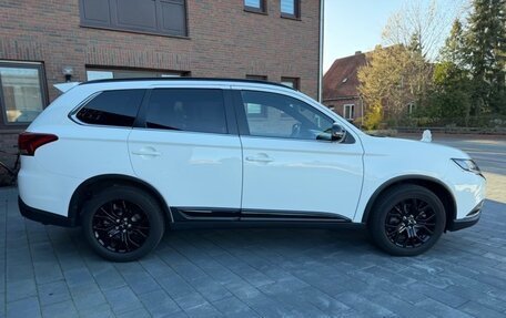 Mitsubishi Outlander III рестайлинг 3, 2022 год, 1 520 666 рублей, 4 фотография
