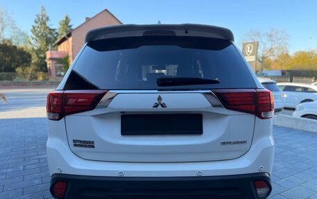 Mitsubishi Outlander III рестайлинг 3, 2022 год, 1 520 666 рублей, 5 фотография