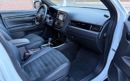 Mitsubishi Outlander III рестайлинг 3, 2022 год, 1 520 666 рублей, 7 фотография