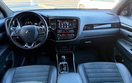 Mitsubishi Outlander III рестайлинг 3, 2022 год, 1 520 666 рублей, 6 фотография