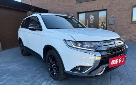 Mitsubishi Outlander III рестайлинг 3, 2022 год, 1 520 666 рублей, 3 фотография