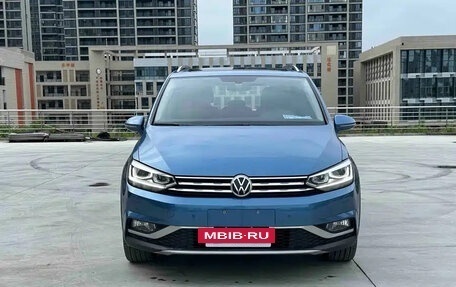 Volkswagen Touran III, 2023 год, 1 440 888 рублей, 2 фотография