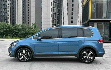 Volkswagen Touran III, 2023 год, 1 440 888 рублей, 4 фотография