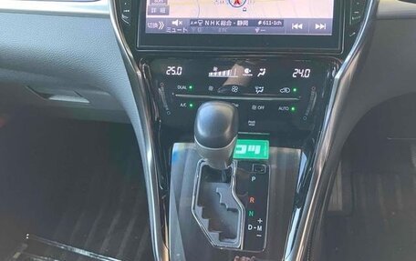 Toyota Harrier, 2020 год, 1 800 000 рублей, 11 фотография