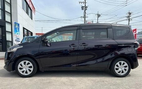 Toyota Sienta II, 2022 год, 1 100 000 рублей, 8 фотография