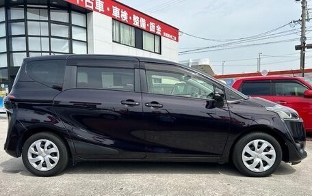 Toyota Sienta II, 2022 год, 1 100 000 рублей, 7 фотография