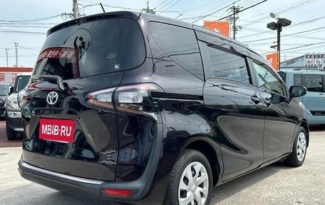 Toyota Sienta II, 2022 год, 1 100 000 рублей, 6 фотография