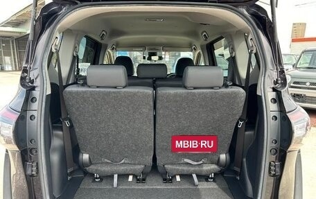 Toyota Sienta II, 2022 год, 1 100 000 рублей, 20 фотография