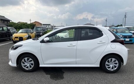 Toyota Yaris, 2022 год, 700 000 рублей, 8 фотография
