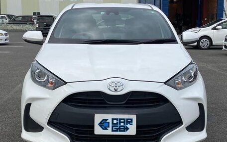 Toyota Yaris, 2022 год, 700 000 рублей, 2 фотография