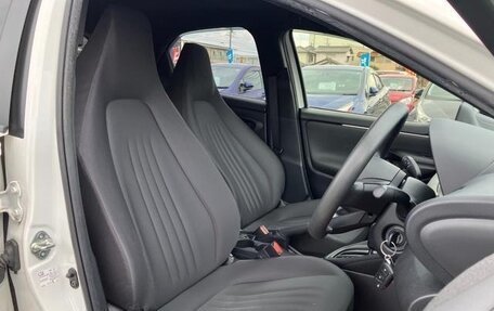 Toyota Yaris, 2022 год, 700 000 рублей, 9 фотография